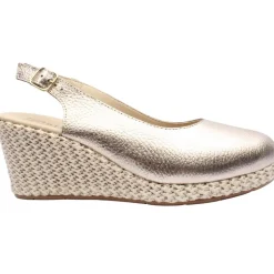 10635 Closed Toe Sandal - Gold