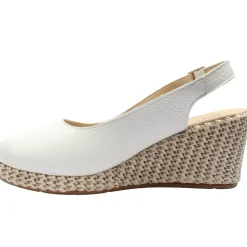 10635 Closed Toe Sandal - White