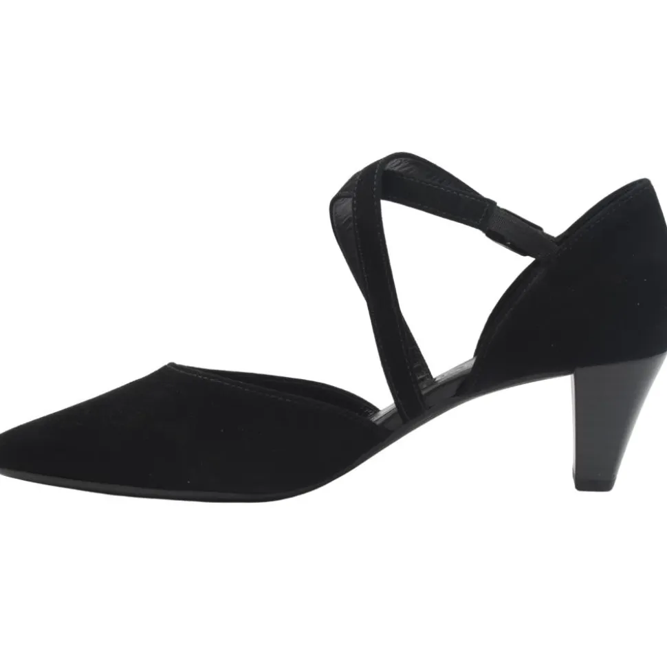 01363 Shoe - Black Suede
