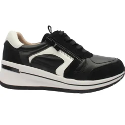 23300 Shoe - Black/White