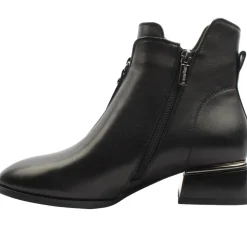 Q068 Low Heel Boot - Black