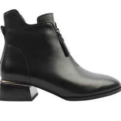 Q068 Low Heel Boot - Black
